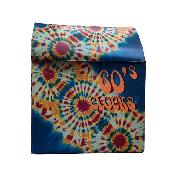 Alarm clock, with a kitschy, retro design. - Picture 4 of 4